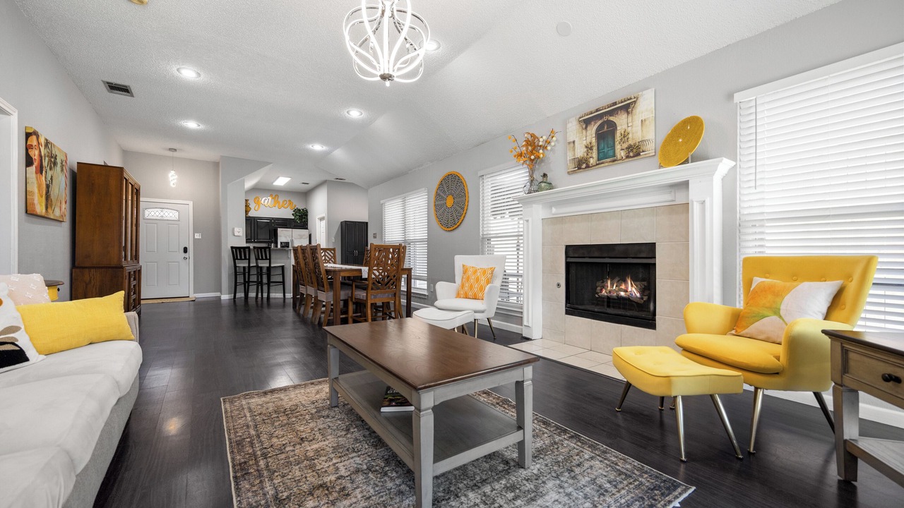 Photo of Livingroom in Original Town
