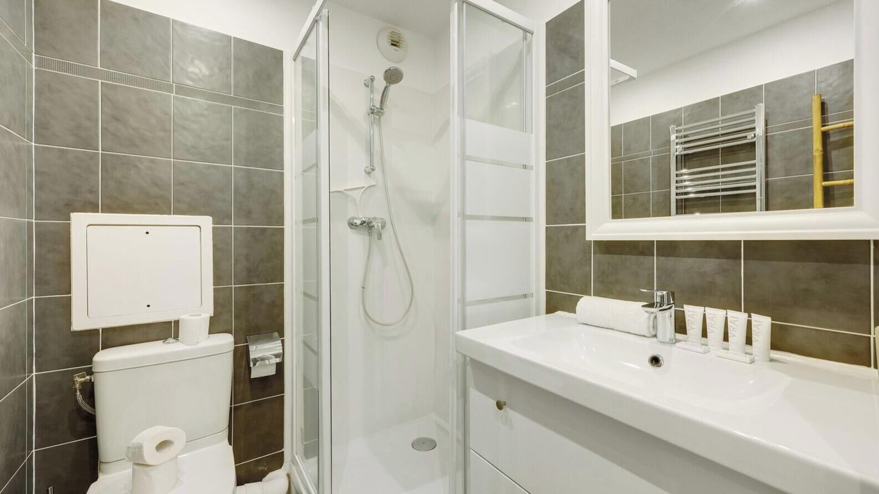 Photo of Bathroom in Les Lilas