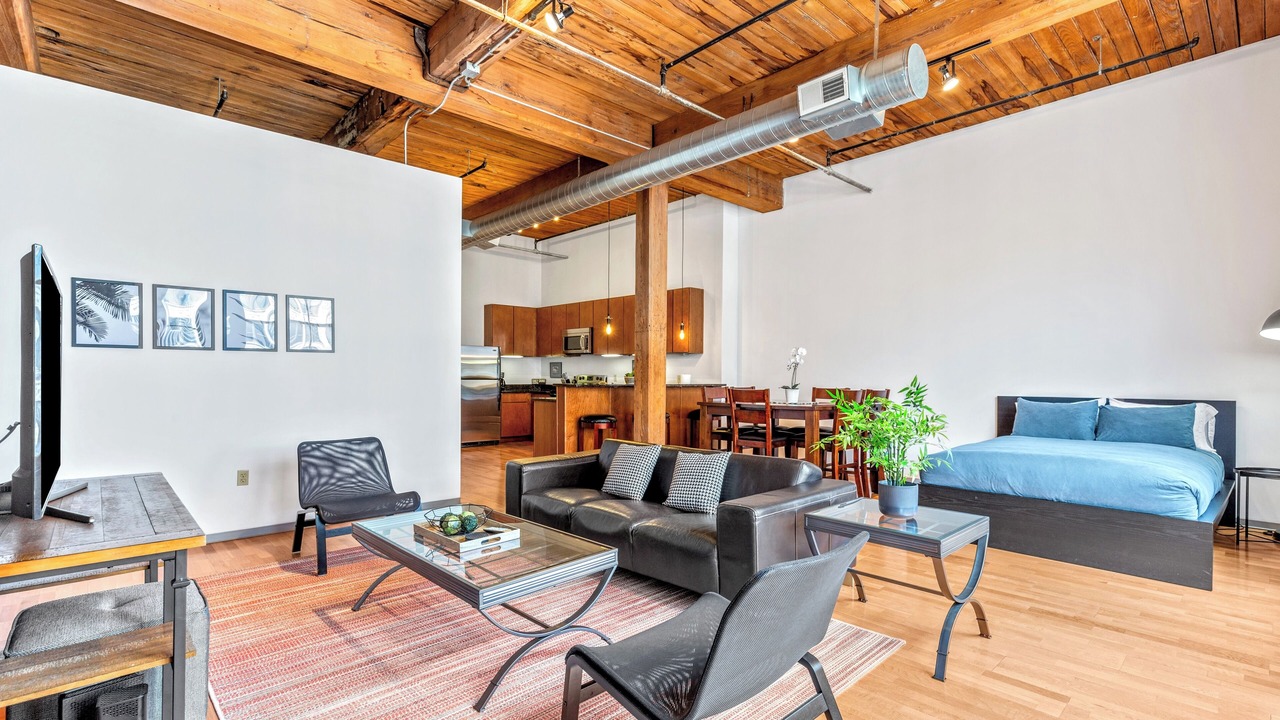 Photo of Livingroom in Downtown West
