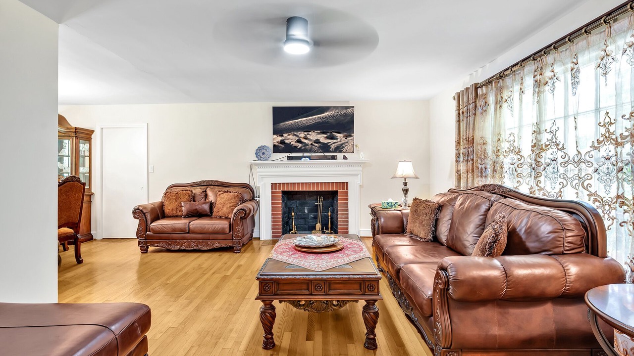 Photo of Livingroom in Chapel Hill