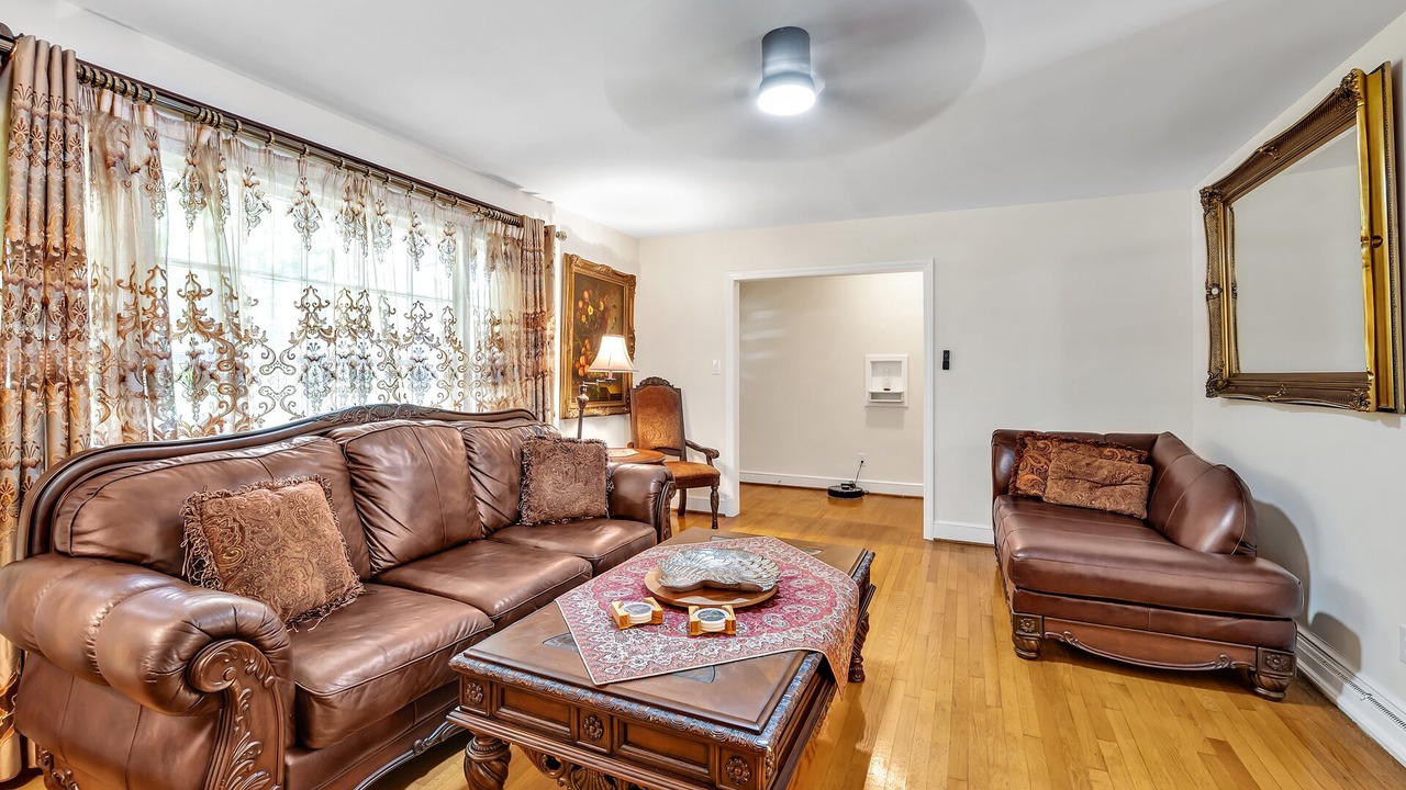 Photo of Livingroom in Chapel Hill