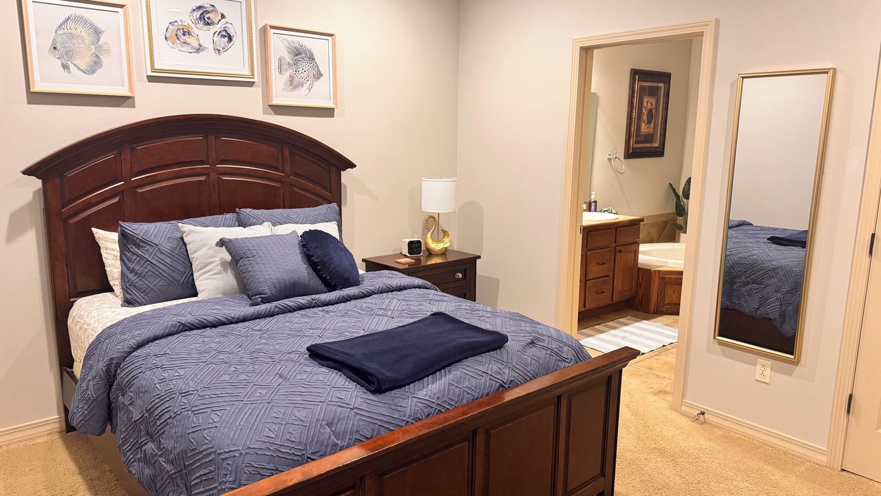 Photo of Others in Hollister