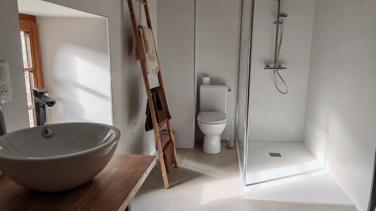 Photo of Bathroom in Saint-Georges-de-Luzencon