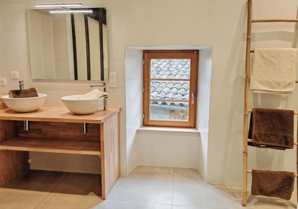Photo of Bathroom in Saint-Georges-de-Luzencon