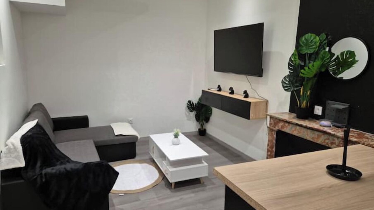 Photo of Livingroom in Antigone