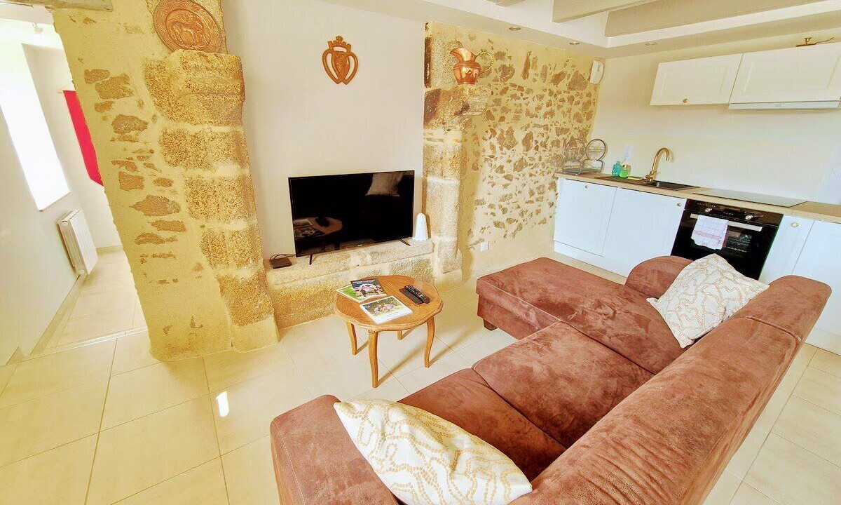 Photo of Livingroom in Saint-Michel-Mont-Mercure