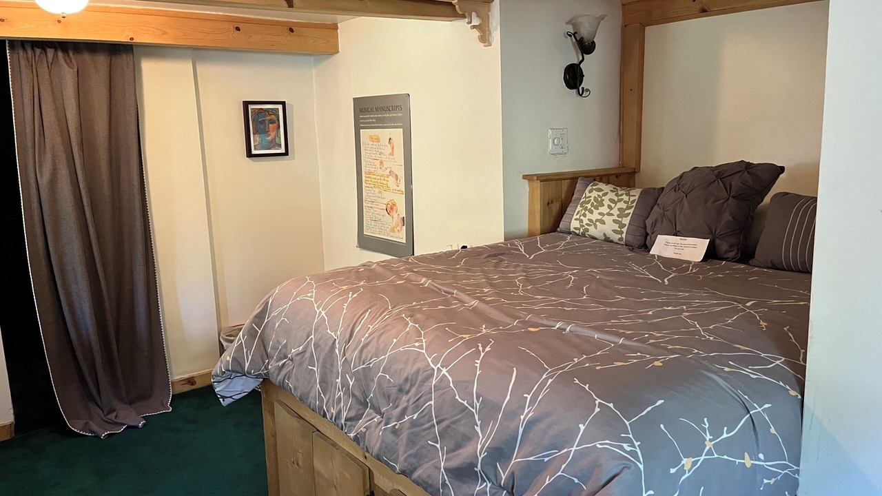 Photo of Bedroom in Lake Arrowhead