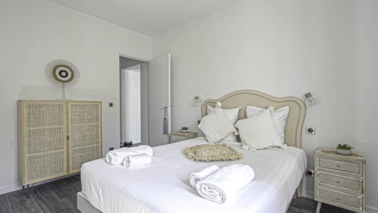 Photo of Bedroom in Deauville City Centre
