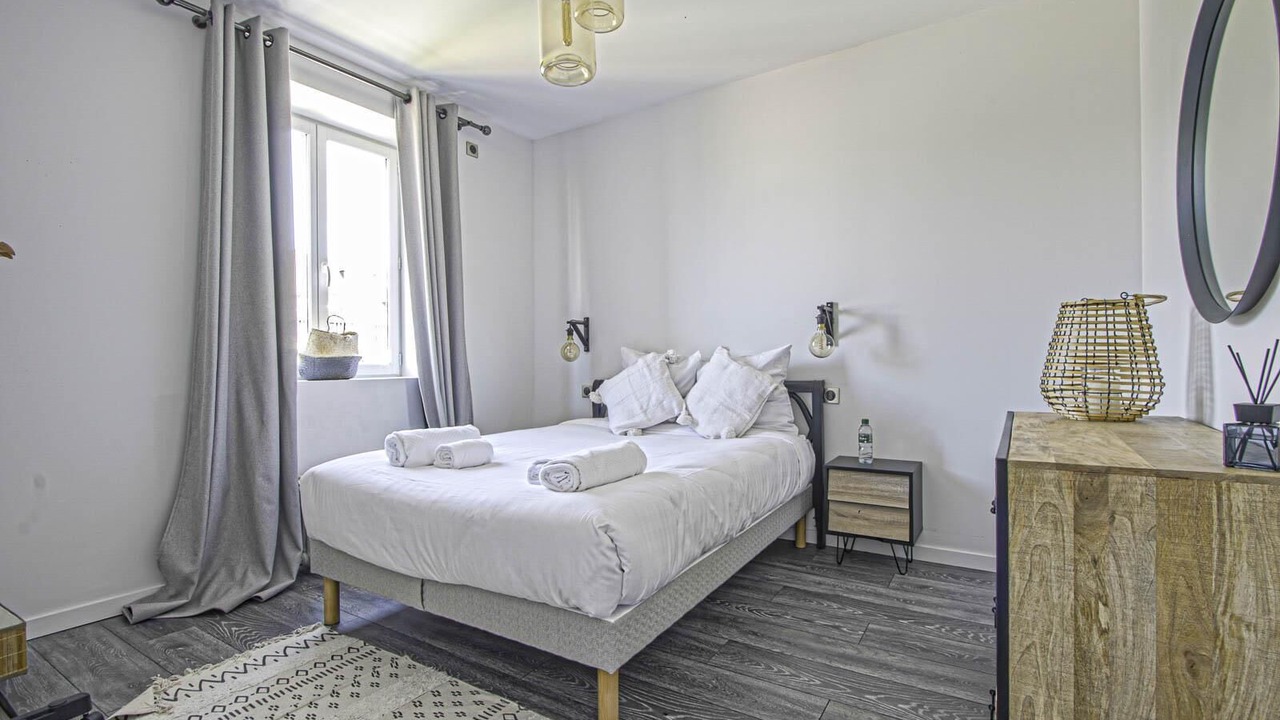 Photo of Bedroom in Deauville City Centre