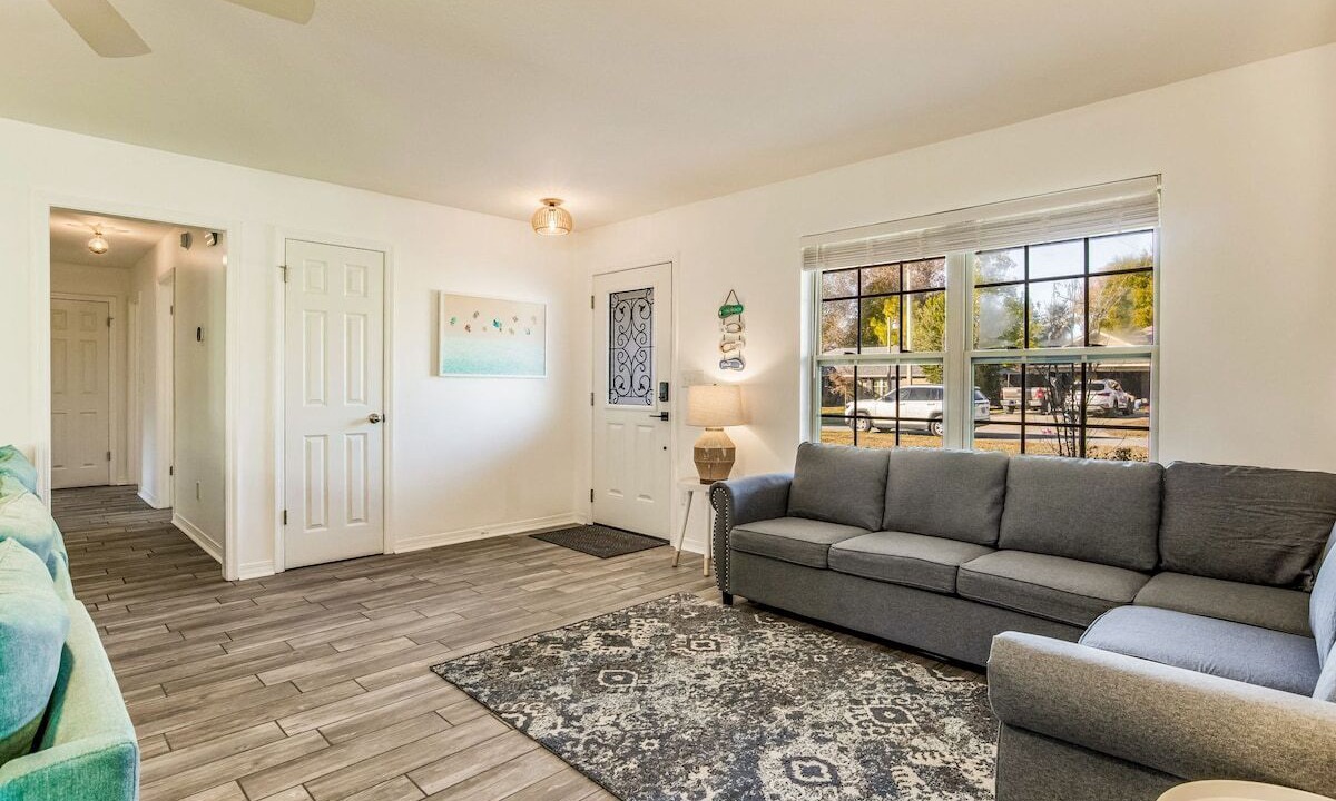 Photo of Livingroom in Gulf Breeze