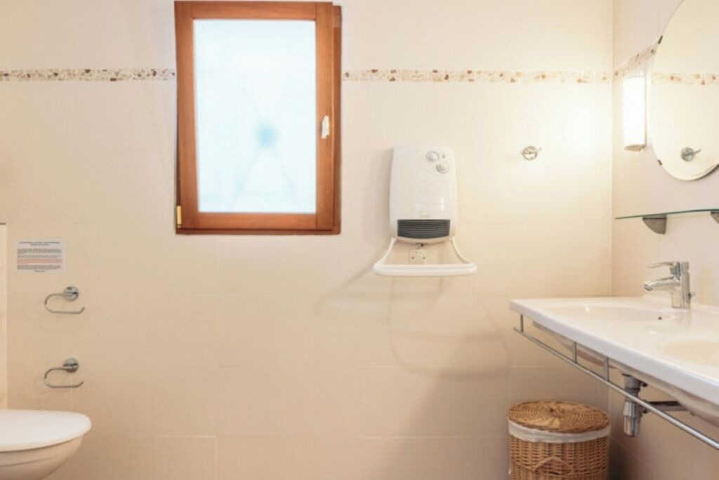 Photo of Bathroom in Oupia