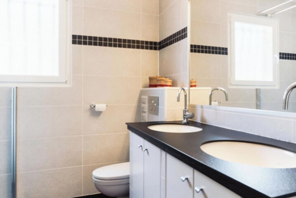 Photo of Bathroom in Siran