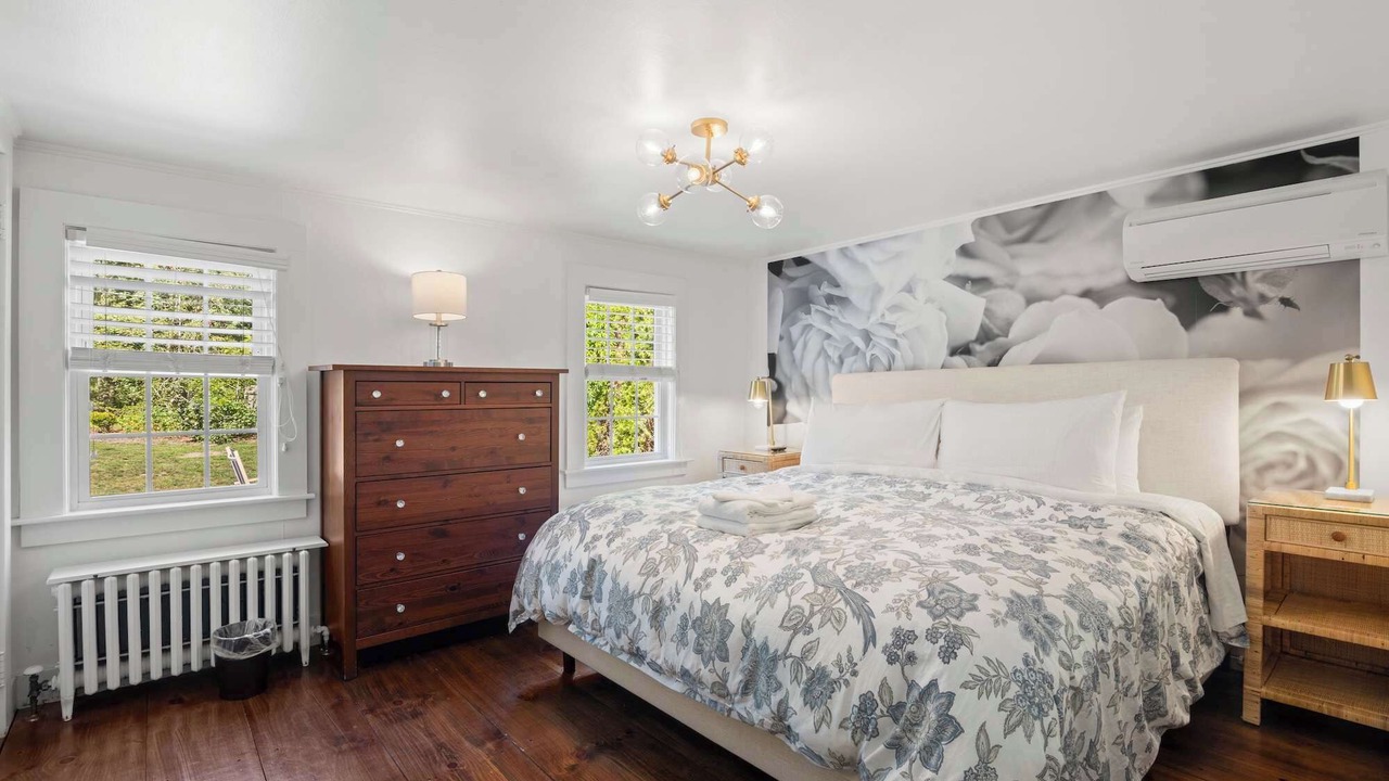 Photo of Bedroom in Yarmouth Port