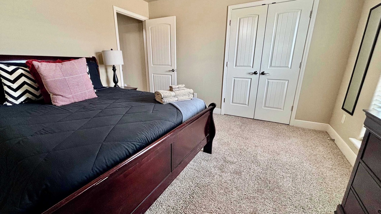 Photo of Bedroom in North by Northwest