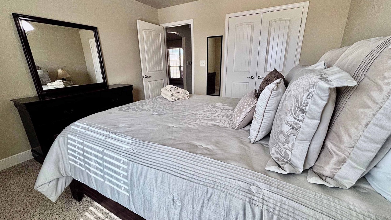 Photo of Bedroom in North by Northwest