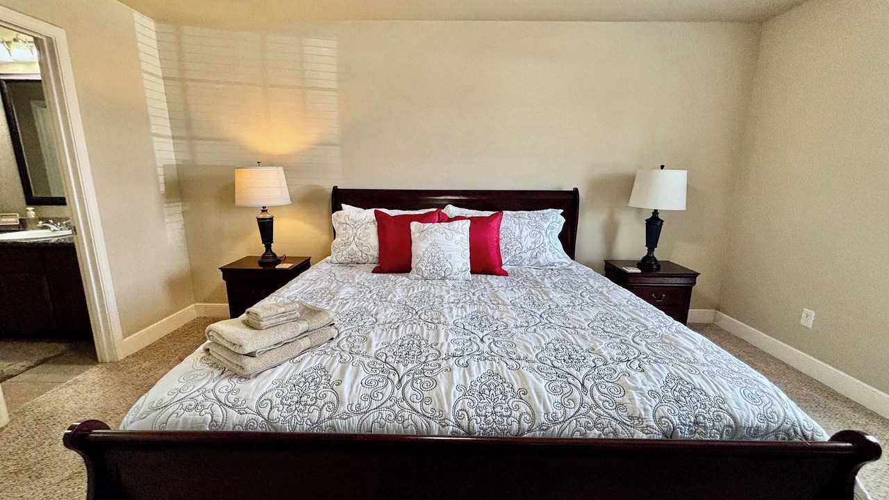 Photo of Bedroom in North by Northwest