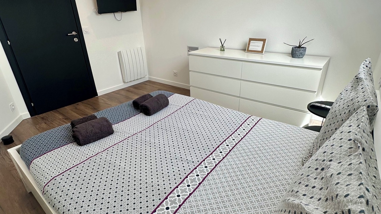 Photo of Bedroom in Saint-Senier-de-Beuvron