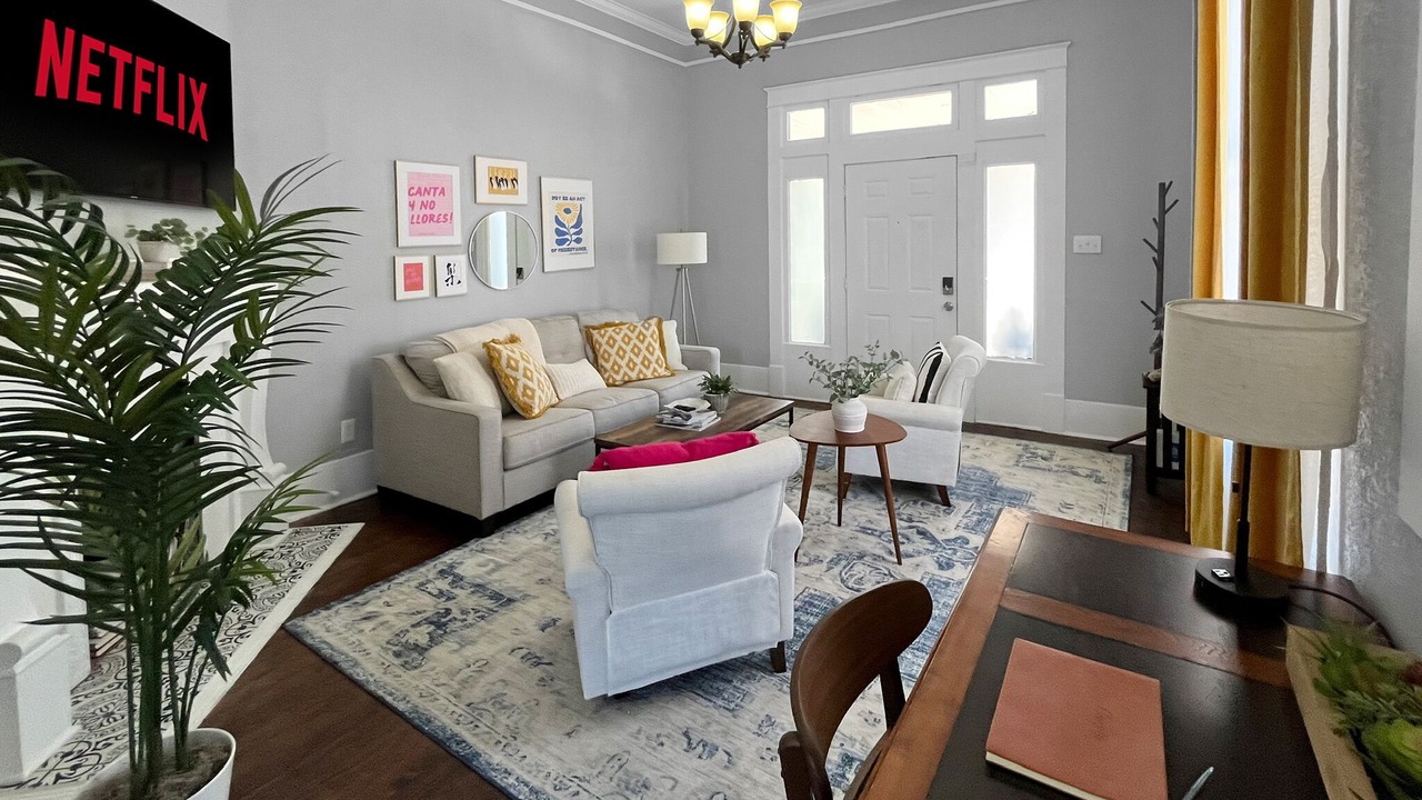 Photo of Livingroom in Government Hill