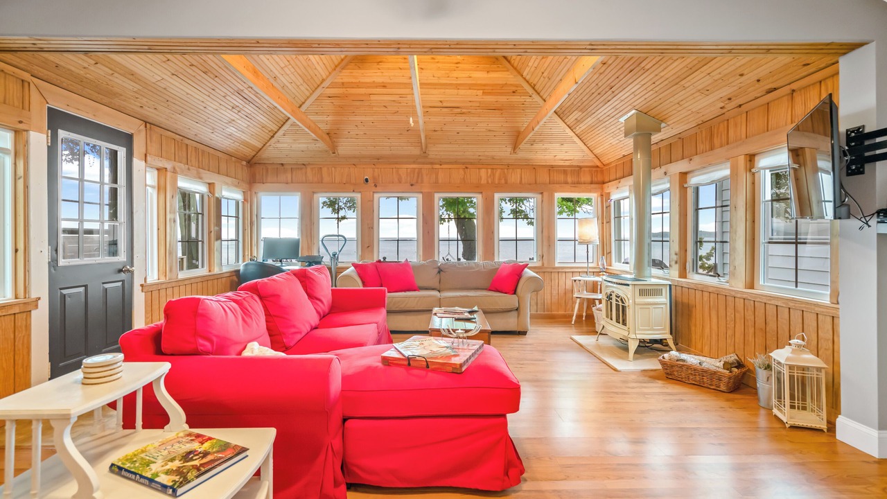 Photo of Bedroom in Crystal Beach