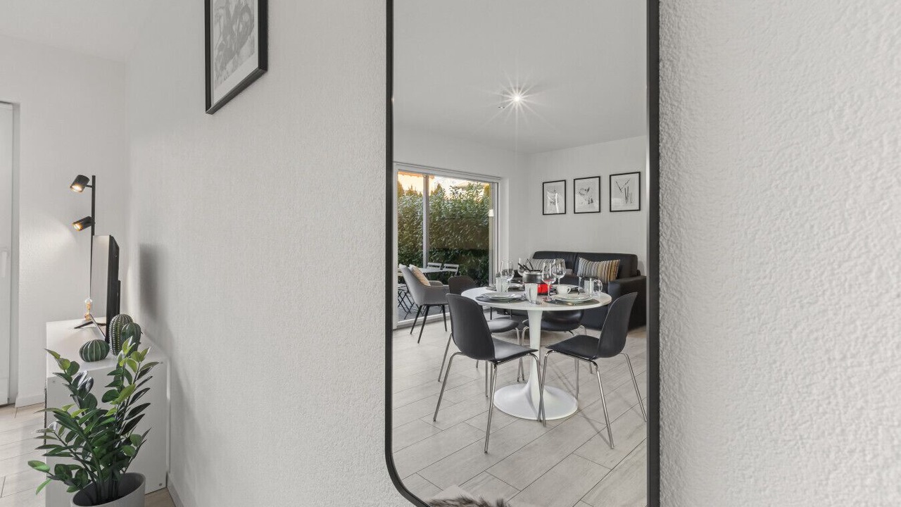 Photo of Others in Saxon