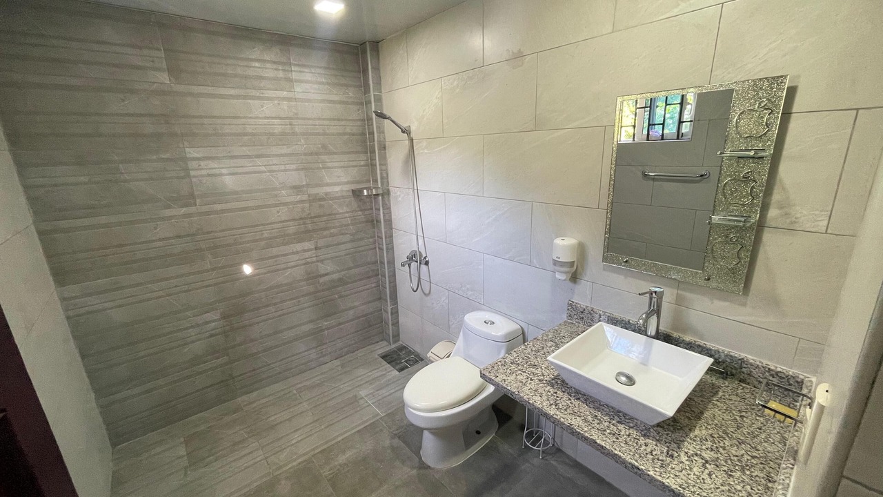 Photo of Bathroom in Pedro Brand