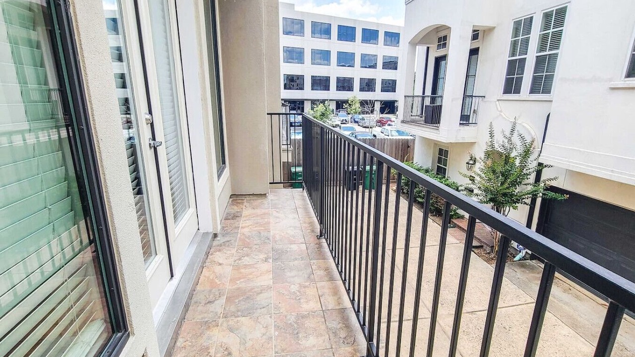 Photo of Patio Balcony in Washington Ave./ Memorial Park