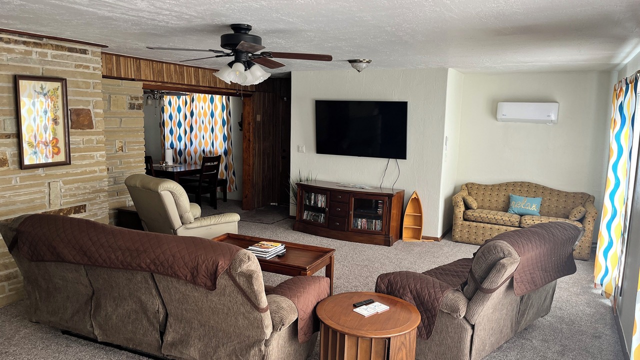 Photo of Livingroom in Canadian