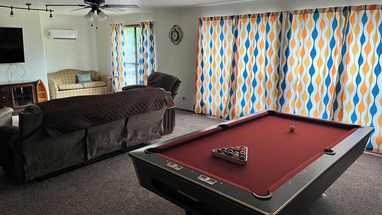 Photo of Livingroom in Canadian