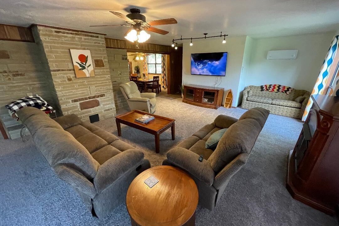 Photo of Livingroom in Canadian
