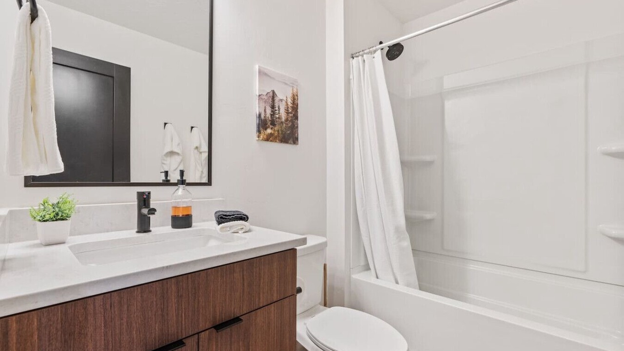 Photo of Bathroom in People's Freeway