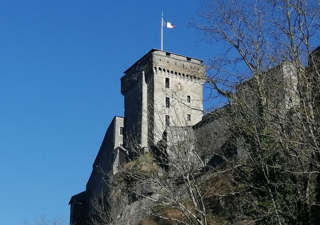 Photo of Others in Barlest