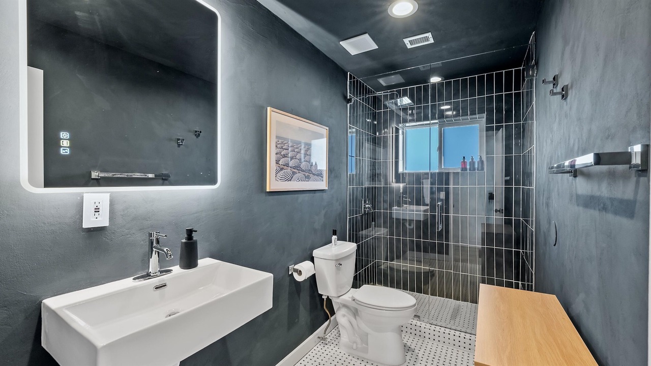 Photo of Bathroom in Golden Glades