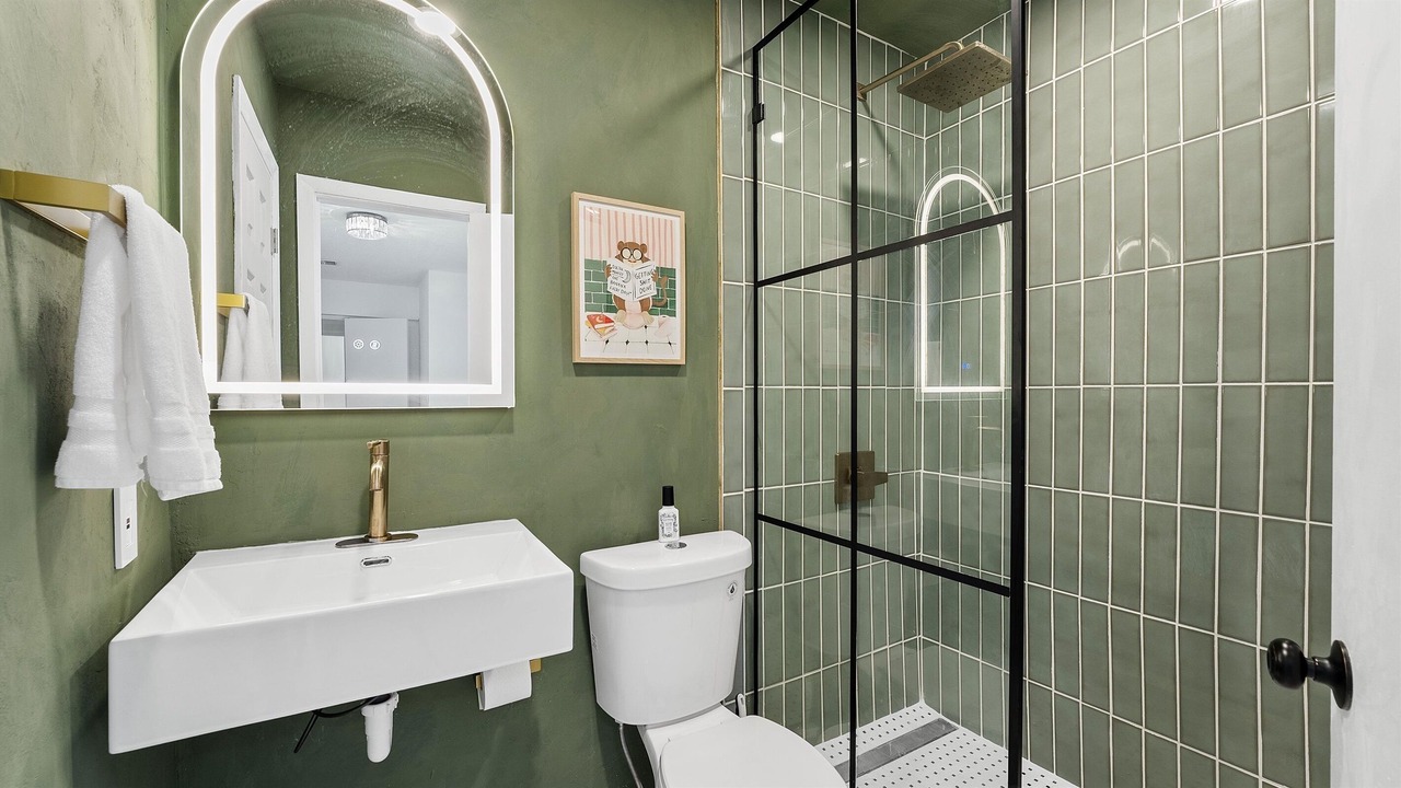 Photo of Bathroom in Golden Glades