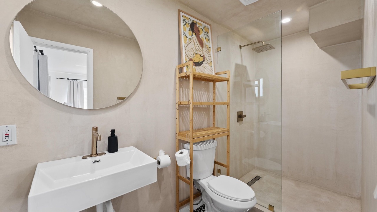 Photo of Bathroom in Golden Glades