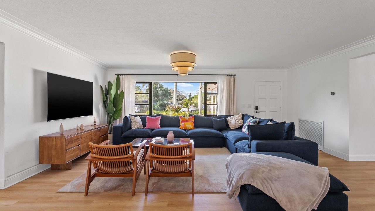Photo of Livingroom in Golden Glades