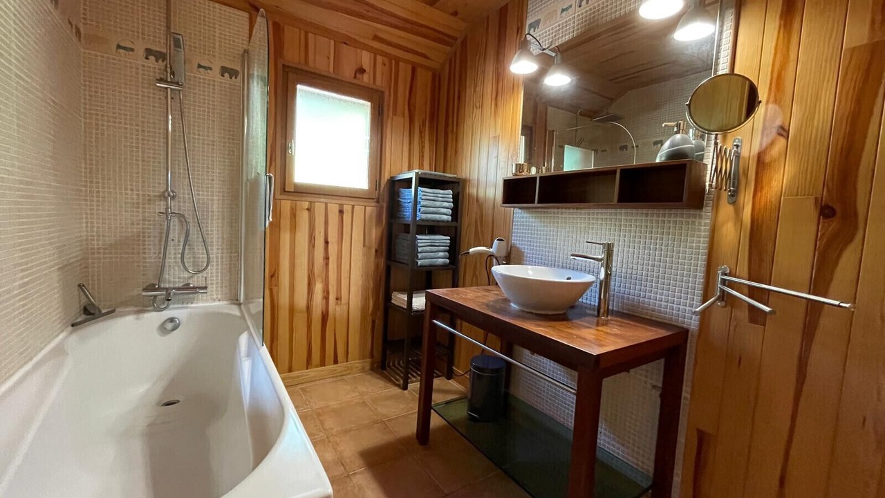 Photo of Bathroom in Yssandon