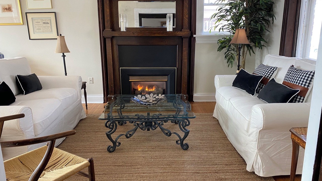 Photo of Livingroom in Dundas