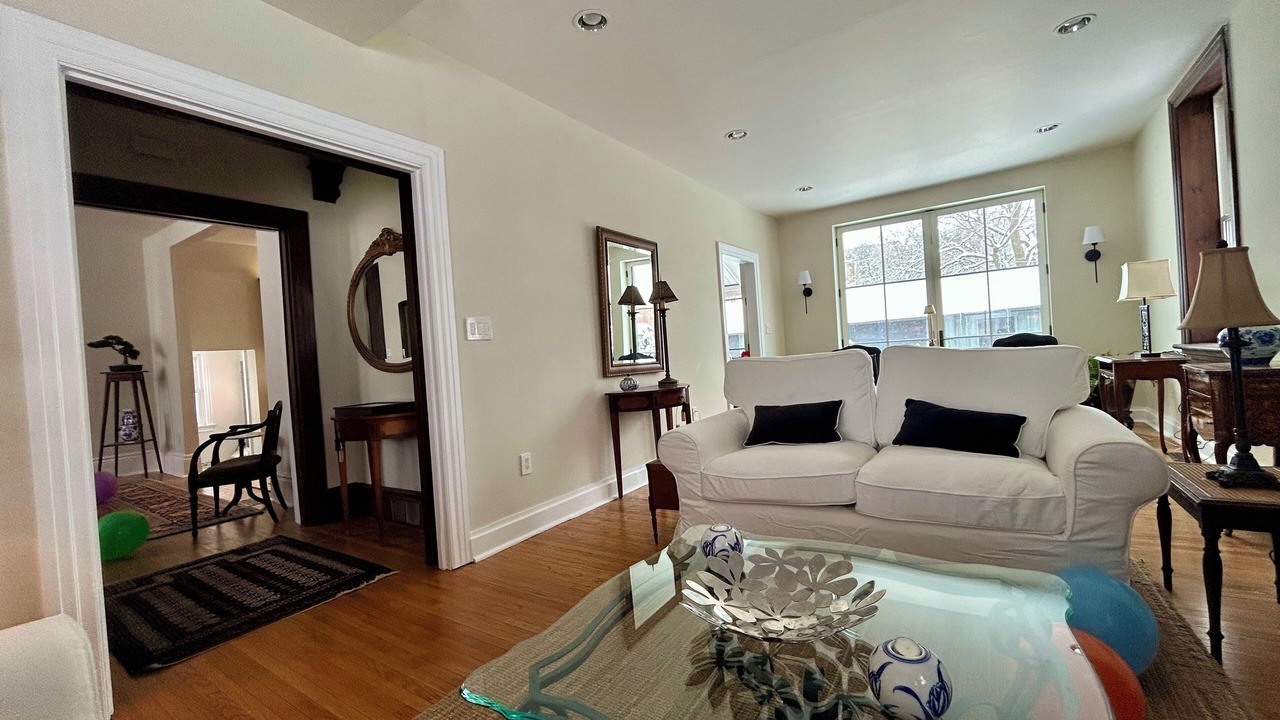 Photo of Livingroom in Dundas