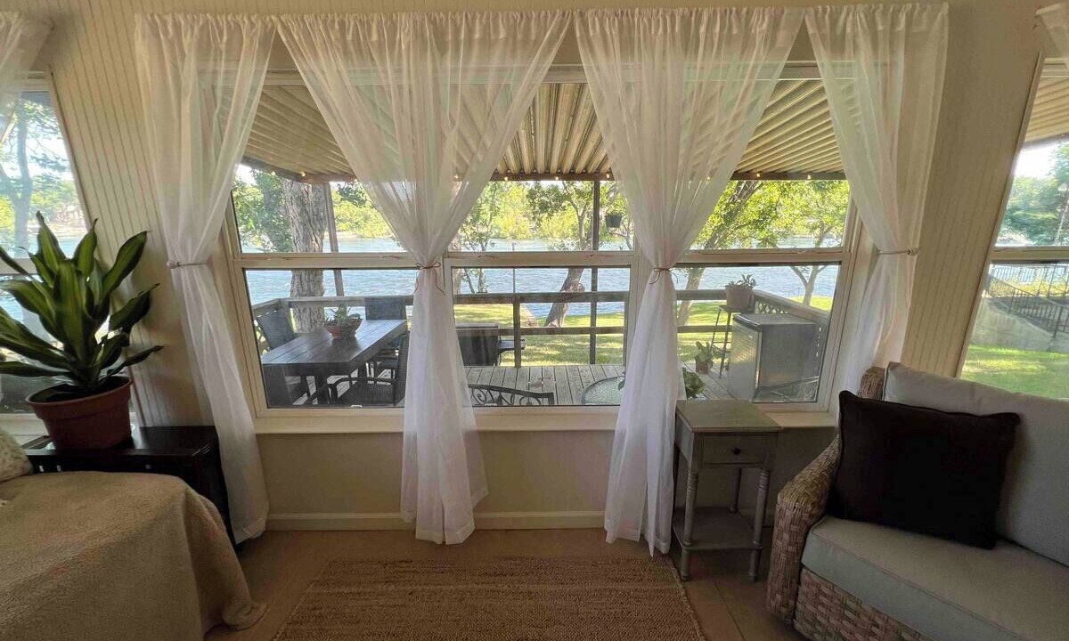 Photo of Livingroom in Buchanan Dam