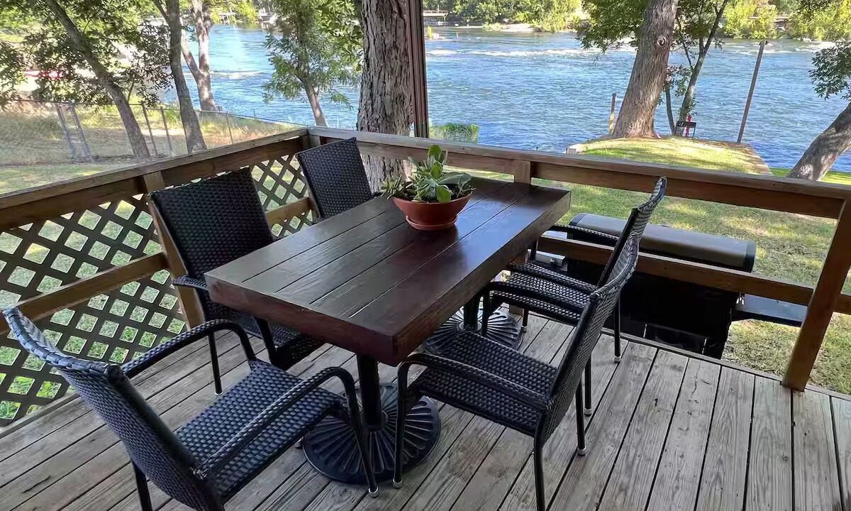 Photo of Outdoor in Buchanan Dam