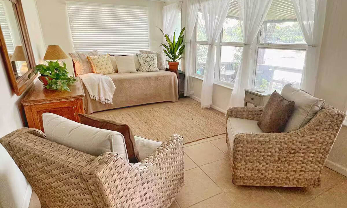 Photo of Livingroom in Buchanan Dam