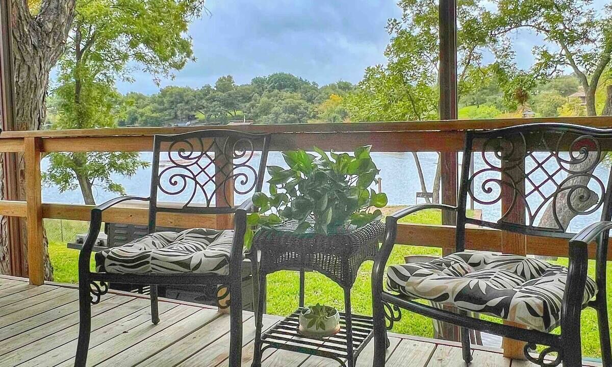 Photo of Patio Balcony in Buchanan Dam