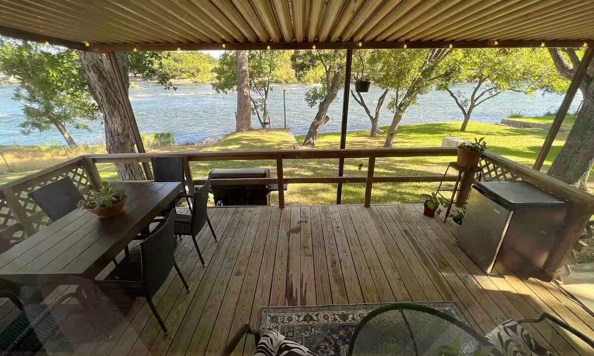 Photo of Outdoor in Buchanan Dam