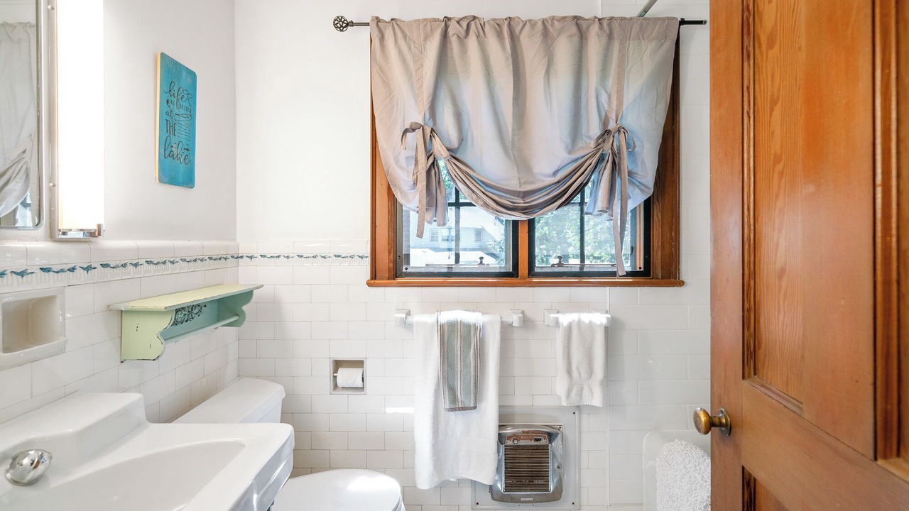 Photo of Bathroom in Fort Erie