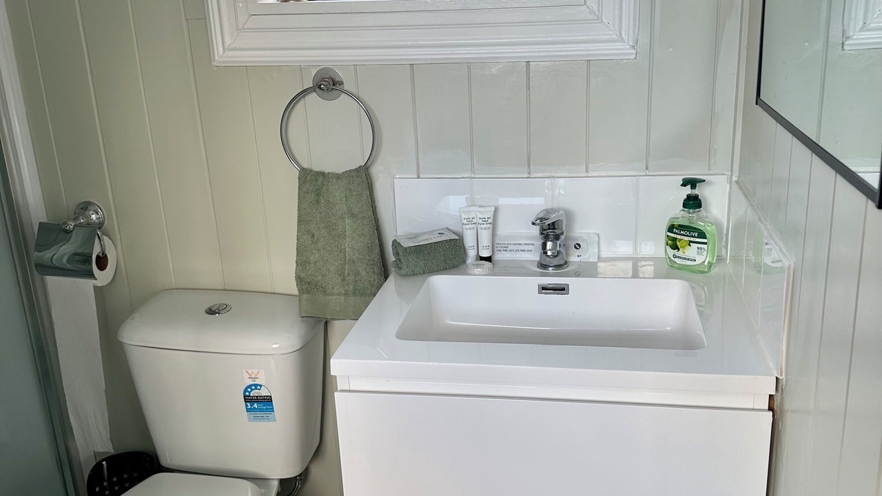 Photo of Bathroom in Whakapirau