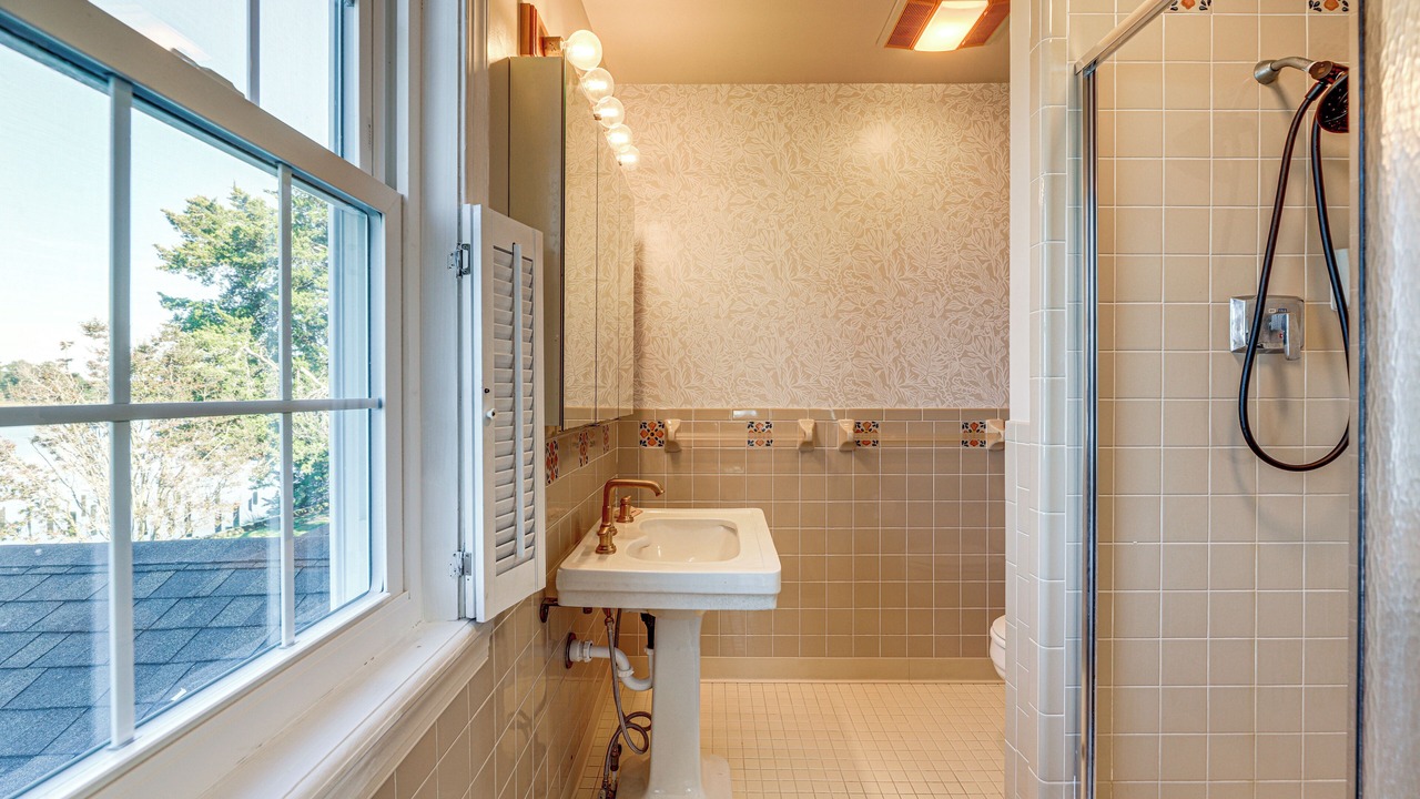 Photo of Bathroom in Allen