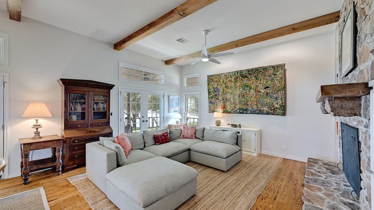 Photo of Livingroom in Burnet