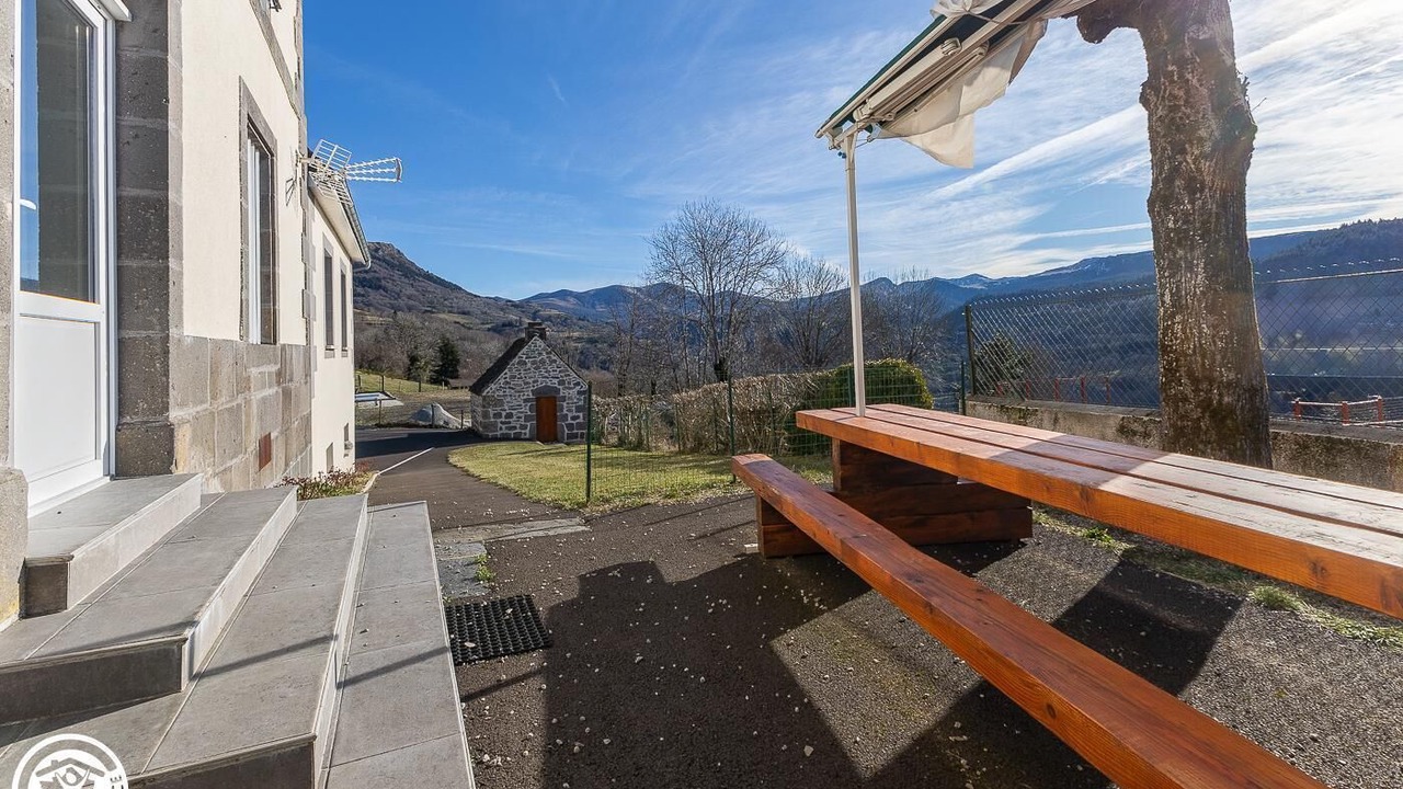 Photo of Patio Balcony in Murat-le-Quaire