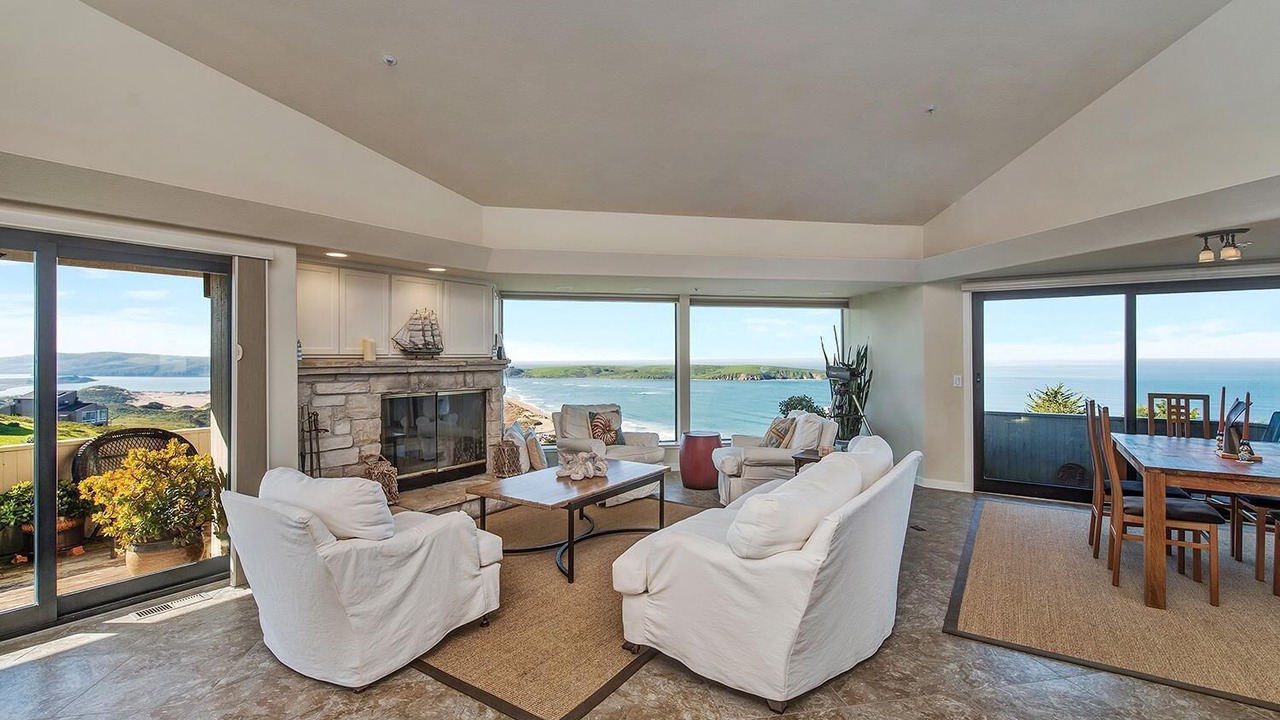 Photo of Livingroom in Dillon Beach