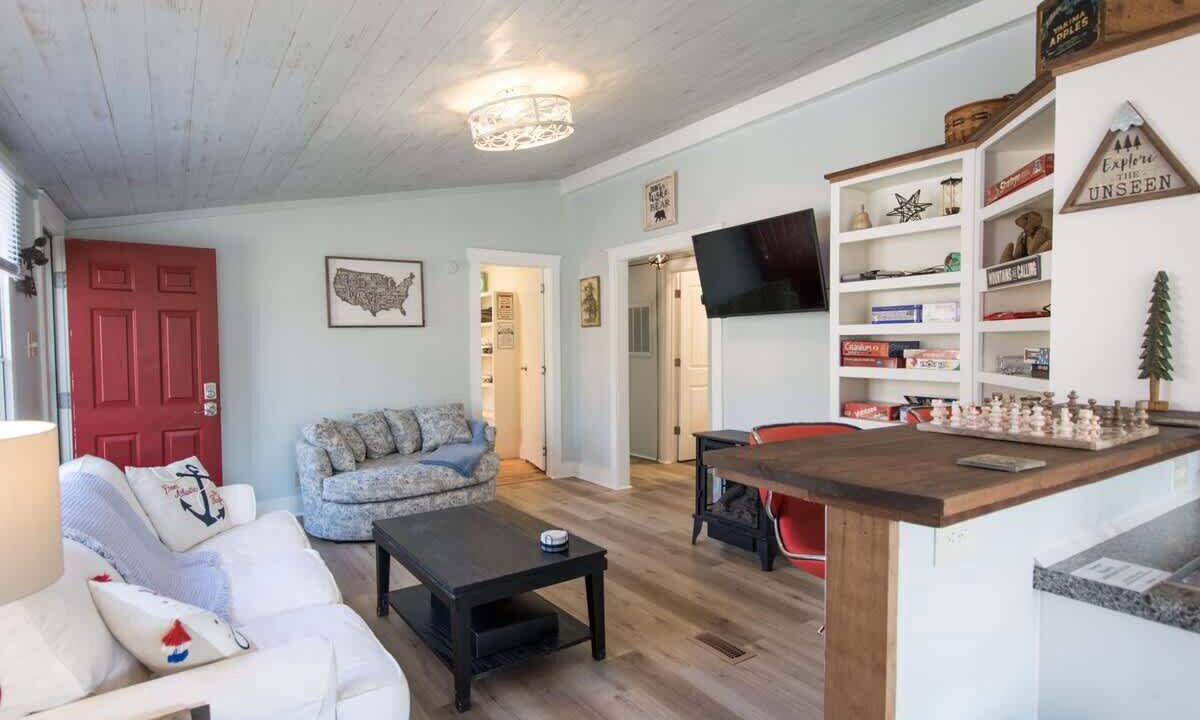 Photo of Bedroom in Hendersonville